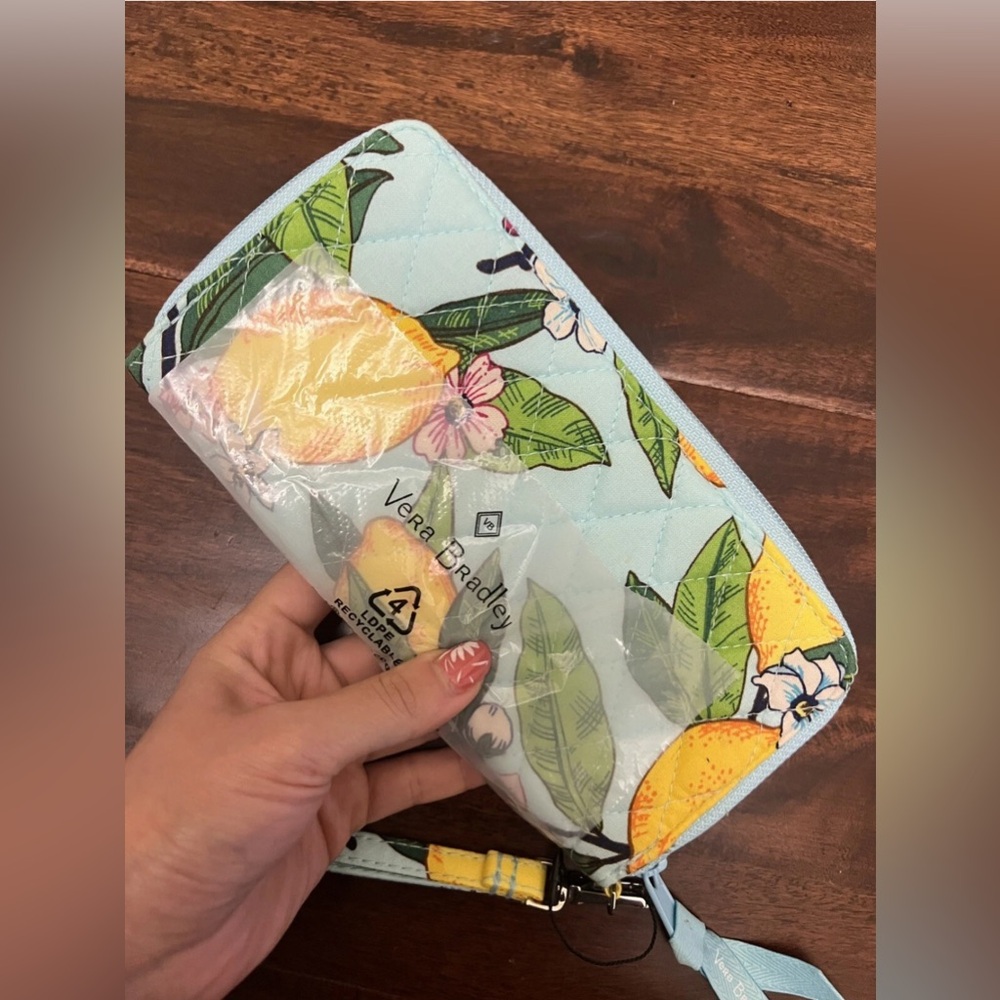 Vera Bradley RFID Accordion Wristlet in Lemon Grove Pattern New